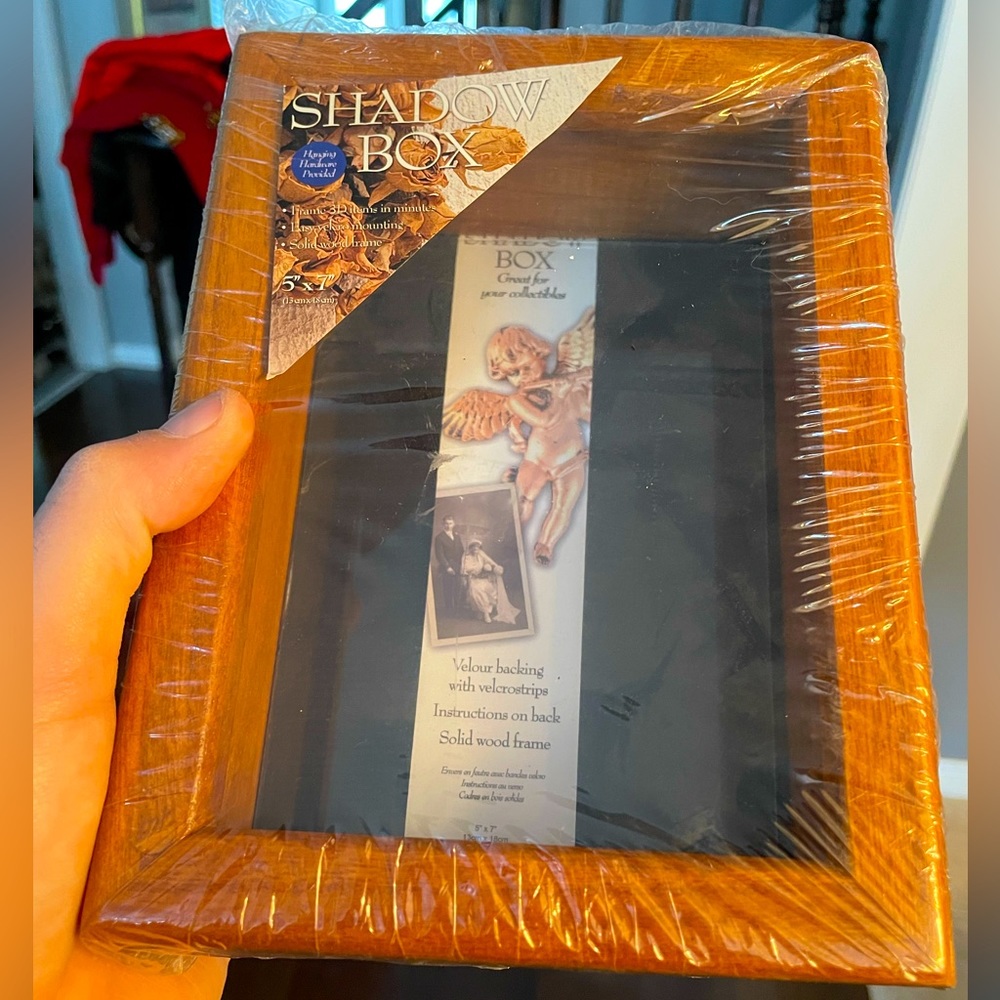 SOLID WOOD “SHADOW BOX” FOR HANGING & DISPLAYING ITEMS AND COLLECTIBLES NEW NICE